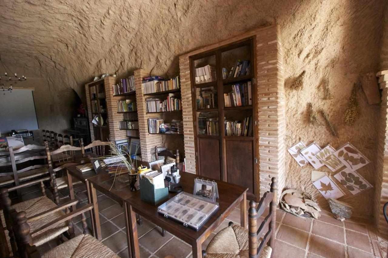 Hábitat Troglodita Almagruz * Purullena